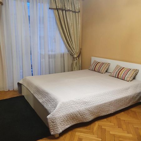 Затишна Квартира В Центрі Міста Lutsʼk Esterno foto